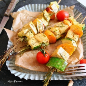 Brochettes tofu, pêches, curry vegan