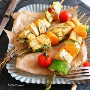 Brochettes tofu, p&ecirc;ches, curry vegan
